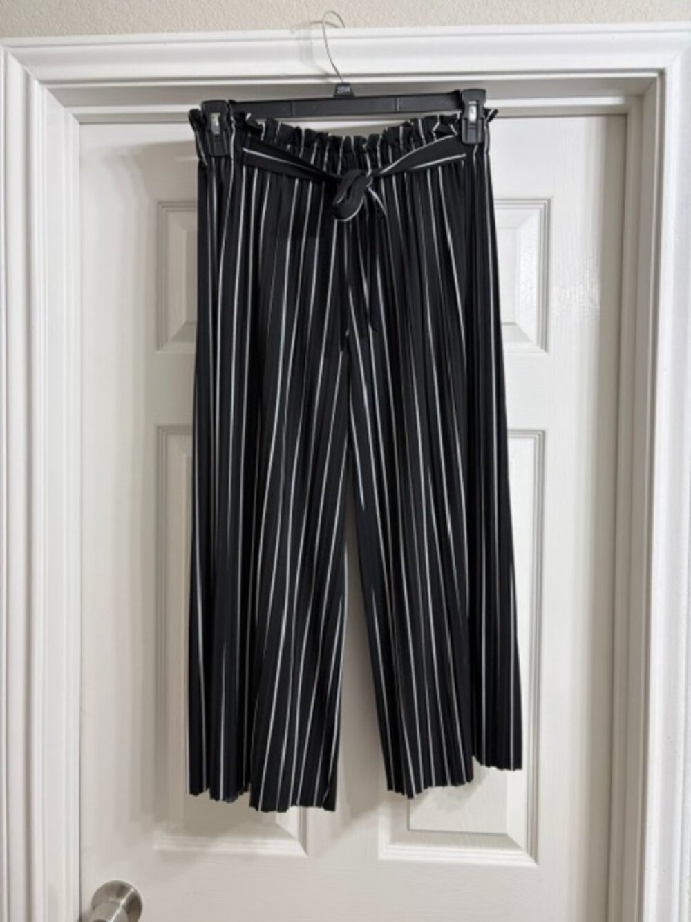 Jon & Anna Brand Women's Black and White Striped Capri Pants, Size XL